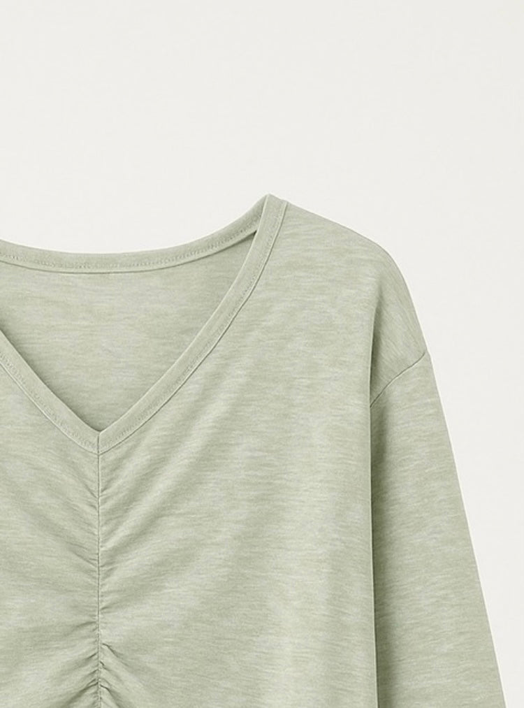 AMUU Japanese V-Neck Split-Hem Knit Top