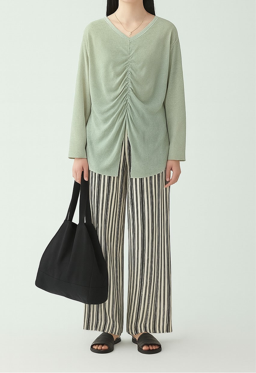 AMUU Japanese V-Neck Split-Hem Knit Top